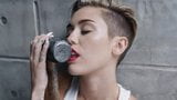 Miley Cyrus - bola de demolição (explícito) snapshot 4