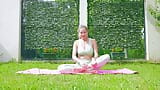 Sexy yoga al aire libre por Stella Cardo snapshot 19