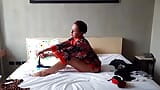 REGINA NOIR Dama flexible en lencería de nailon y satén Perra caliente en traje de sirvienta Mucama de hotel snapshot 13