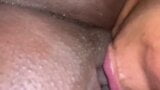 Lesbijka - murzynka - zjada cipkę do tryskającego orgazmu snapshot 2