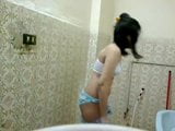 Menina indiana sexy no banho snapshot 2