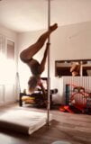 Encore une video de candice qui fait du pole dance snapshot 1