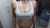 ¡Mis tetas sudorosas después del gimnasio! snapshot 1