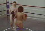 Catfight nagi mężczyzna vs kobieta mieszany nagi boks jako dowcip snapshot 10