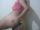 Chica sexy se desnuda y muestra sus pequeñas tetas snapshot 7