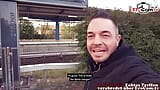 Echte Pick-up Duitse mollige tienerslet in openbaar treinstation snapshot 1