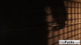 Seksowna elsa rucha się z nieznajomym w masce w alejce snapshot 2