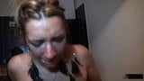 Blonde MILF Keyra taakes anal in der Küche snapshot 14