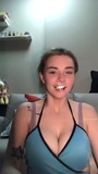 Ragazza sexy che fa selfie con un reggiseno.mp4 snapshot 24