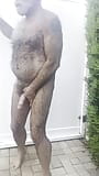 El exhibicionista en mí al aire libre duchándose desnudo acariciando snapshot 14