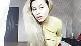 Loira sexy grávida provocando com peitos grandes snapshot 11