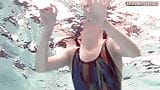 Frances freches Mädchen Emie Amfibia schwimmt nackt für dich snapshot 7