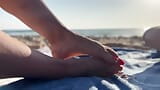 Nudo su una spiaggia nudista & pagando con i miei piedi - allfootsiefans snapshot 4