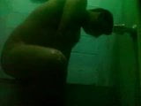 Mi gemelo dandose una ducha snapshot 6