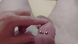 Masturbándome, teniendo un nuevo piercing en mi escroto y semen en una cuerda usada snapshot 5