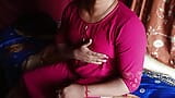 Une trans indienne joue avec sa bite et son gros trou du cul snapshot 1
