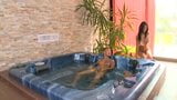 Une chatte noire se fait baiser dans un jacuzzi par un mec asiatique snapshot 20