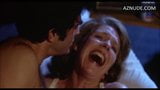 1977 की फिल्म सफेद साटन पैंटी बिकनी दृश्य snapshot 9