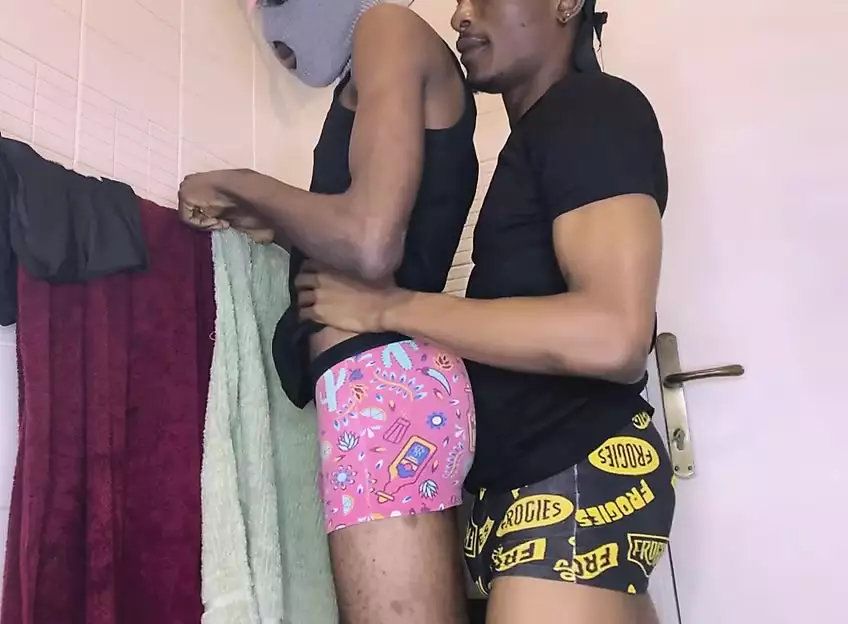 Twink - banho de garoto gay africano