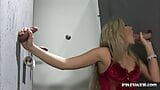 Cherry jul en una escena de gloryhole con tres pollas snapshot 2