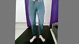 Bagnare i pantaloni da yoga che mostrano la fica bagnata della punta del cammello snapshot 7