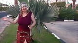 MariaOld - mamă sexy cu țâțe uriașe dansează în stil oriental snapshot 4