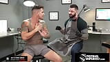 FistingInferno - tatuatore muscoloso rosa bocciolo di jock fist snapshot 3