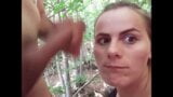 Blowjob und pinkeln im Freien im Wald snapshot 3