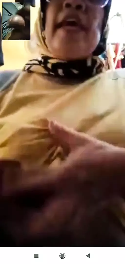 Mak Haji Sofiatun Pamer BH Baru ke Anak Mantu xHamster 