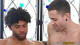 Bro Jocks tienen una follada dura interracial snapshot 10