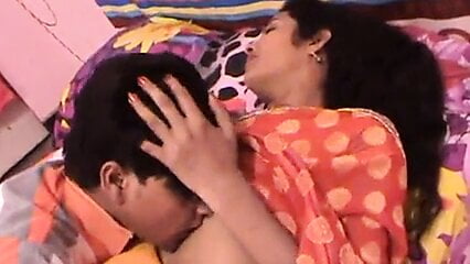 Horny Desi wife satisfies her pussy with her lover