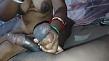 Video femdom India dengan ballbusting, handjob dan peras susu snapshot 2