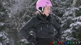 Fidanzate ragazze che fanno snowboard leccano, succhiano e si sditalinano snapshot 4