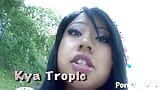 La calda kya tropic si fa accarezzare le sue grandi tette snapshot 1