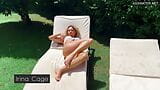 La bombasse sexy Irina Cage se fait plaisir au bord de la piscine snapshot 1