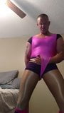 Cross dressing slet wrijft over zijn clit snapshot 9