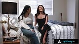 Girlsway - ¡la nostálguita Jennie Rose revisa los recuerdos de su antigua casa con el nuevo y encantador dueño Lulu Chu! snapshot 4