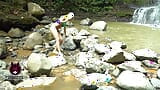 Ngentot di sungai dengan orang asing snapshot 4