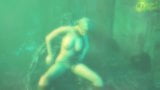 Jill valentine bị mắc kẹt dưới nước snapshot 10