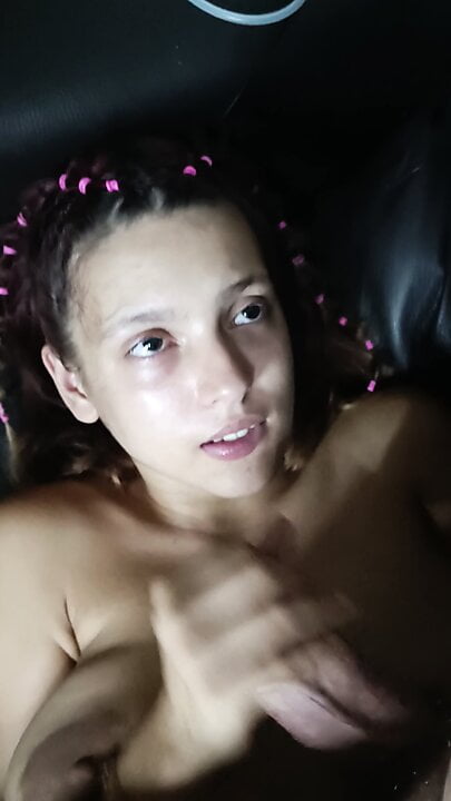 青少年插科打诨吮吸大鸡巴给足交并被射精