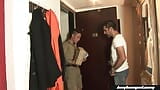 Cute twink delivery boy fucked oklep przez stepdaddy snapshot 1