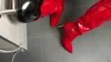 Masturbation fétiche noire et rouge, pisse et facial snapshot 5