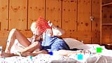 Зрелая блондинка-жена наслаждается полуобнаженным сексом на каблуках в любительском видео snapshot 6
