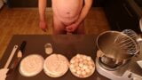Cicci77 dopo aver raccolto 50 grammi di sborra, prepara una torta meringata allo sperma! snapshot 3