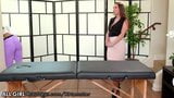 Allgirlmassage, MILF Abigail Mac braucht eine heiße Teenie-Massage snapshot 2