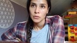 Latina drückt Milch aus einer Titten für Youtube snapshot 4