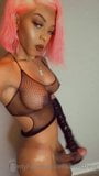 Opgehangen kinky tranny streelt voor je snapshot 3