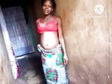 un africain noir baise une fille timide du village snapshot 1