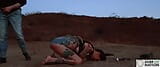 Duro dominio con bondage e fustigazione per Rocky Emerson nel deserto della California snapshot 7