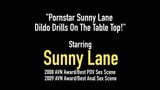 Порнозвезда Sunny Lane занимается дилдо на столе! snapshot 1